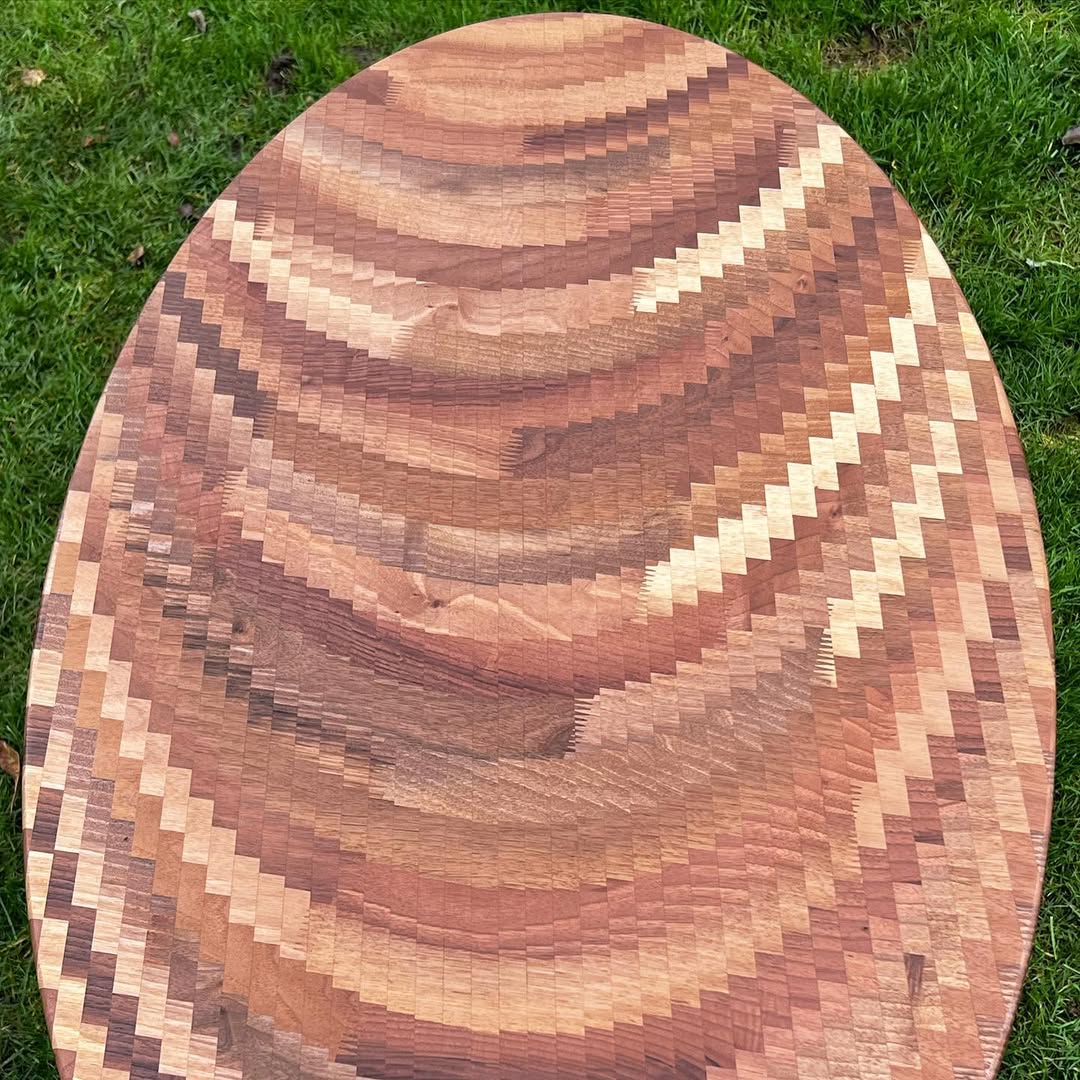 Walnut coffee table - 2023